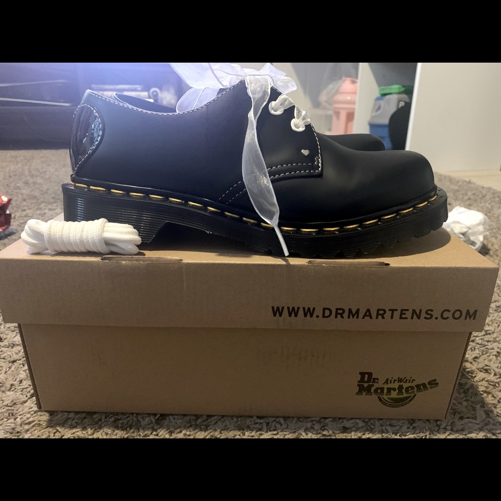 COPY - Size 7 women, Dr Martens 1461 Derby Hearts